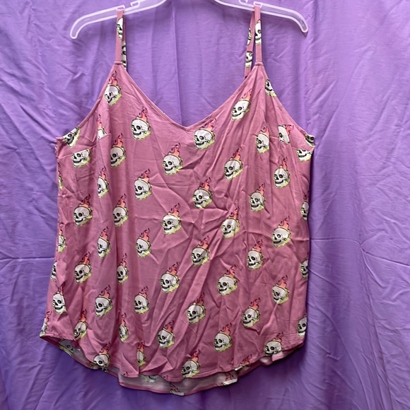 NWT Torrid Light Purple Ava Camisole with Flaming Skulls, Sz 2x - Picture 1 of 6